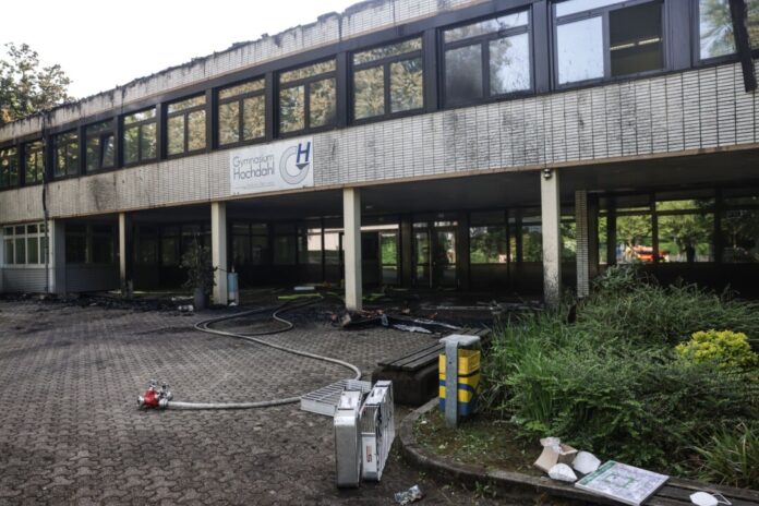 Stumme Zeugen der Verwüstung: Die zwei Schulen sind für Schülerinnen und Schüler nicht mehr nutzbar.