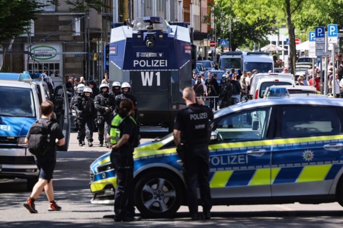 In Gelsenkirchen sicherten viele Polizisten die Demonstrationen ab.