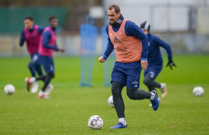 Der frühere Hamburger Pierre-Michel Lasogga könnte sein Zweitliga-Comeback für Schalke geben.