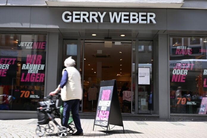Der Abverkauf läuft auf Hochtouren in den verbliebenen Gerry-Weber-Shops in Deutschland.