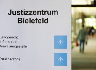 Im Prozess um den gewaltsamen Tod einer 46-Jährigen hat der Ehemann eine Erklärung vorlesen lassen. (Archivbild)