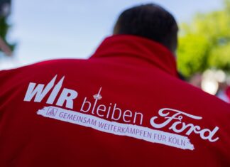 Im Streit um einen Stellenabbau haben sich Ford-Management und Arbeitnehmervertreter auf Eckpunkte für weitere Verhandlungen geeinigt. (Archivbild)