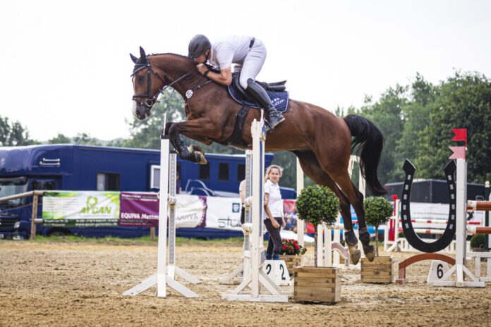 Auf der Reitanlage in Aprath findet ein Turnier statt- hier Marc Bödicker in Aktion. Foto: Oskar Siebers Auf der Reitanlage in Aprath findet ein Turnier statt- hier Marc Bödicker in Aktion. Foto: Oskar Siebers