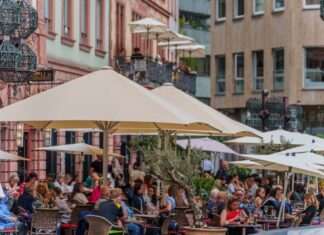 Biergärten und Caféterrassen - Mehr Raum für die Außengastro (Archivbild)