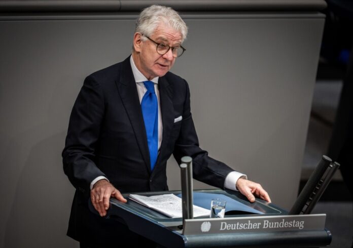 Marcel Reif ist eine der porträtierten Persönlichkeiten in der Ausstellung «Deutschland. Israel. Einblicke». (Archivbild) 