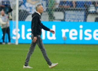 Nun muss Kees van Wonderen sogar vor dem Saisonende den Trainerposten räumen. 
