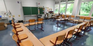 Eine Serie von Drohmails hat in Nordrhein-Westfalen vereinzelt den Schulbetrieb gestört. (Symbolbild)