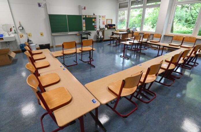 Schule in Nordrhein-Westfalen Eine Serie von Drohmails hat in Nordrhein-Westfalen vereinzelt den Schulbetrieb gestört. (Symbolbild)