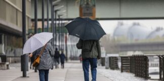 Vor allem im Norden von NRW können die kommenden beiden Tage etwas Regen bringen. (Symbolbild)