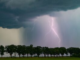 Das sommerliche Wetter hat in NRW vorerst ein Ende. Gewitter und Starkregen sorgen in NRW für deutliche Abkühlung.