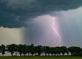 Das sommerliche Wetter hat in NRW vorerst ein Ende. Gewitter und Starkregen sorgen in NRW für deutliche Abkühlung.