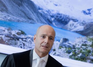 Richter Meyer vom OLG Hamm will kommende Woche verkünden, wie das Gericht im Fall der sogenannten Klimaklage eines peruanischen Landwirts und Bergführers gegen den Energiekonzern RWE entschieden hat.