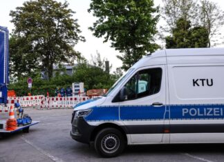 Die Polizei sucht nach Zeugen.
