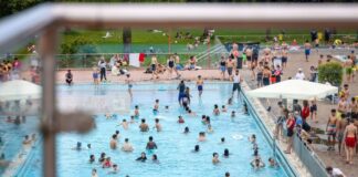 Viele Freibäder starten am 1. Mai in die neue Saison - auch das größte Freibad im Ruhrgebiet in Essen. (Archivbild)