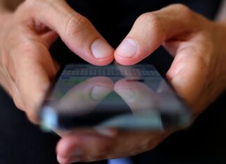 Kurz einen QR-Code scannen und Daten eingeben - manchmal ist das keine gute Idee. (Symbolbild)