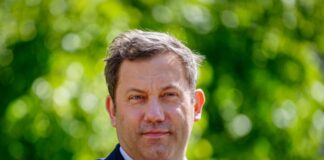 Beim Landesparteitag der nordrhein-westfälischen SPD wartet eine Herausforderung auf Bundesparteichef Lars Klingbeil: Die Basis will auch über Fehler diskutieren. 