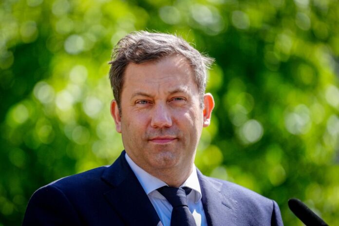 Beim Landesparteitag der nordrhein-westfälischen SPD wartet eine Herausforderung auf Bundesparteichef Lars Klingbeil: Die Basis will auch über Fehler diskutieren. 