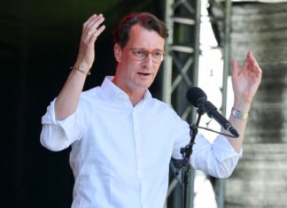 NRW-Regierungschef Hendrik Wüst sieht den Bürokratieabbau als eine große Aufgabe für die Zukunft.
