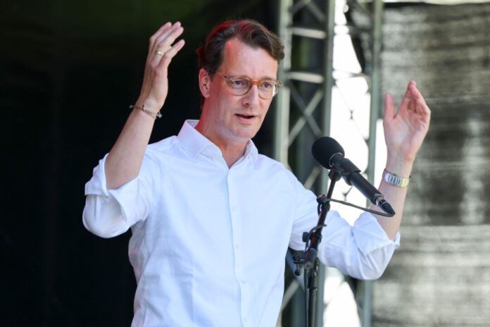 NRW-Regierungschef Hendrik Wüst sieht den Bürokratieabbau als eine große Aufgabe für die Zukunft.