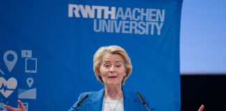 Die künftige Karlspreisträgerin Ursula von der Leyen besucht die Rheinisch-Westfälische Technische Hochschule Aachen und spricht vor Studierenden. Die EU-Kommissionspräsidentin erhält am Donnerstag in Aachen den Internationalen Karlspreis.