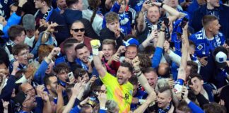 Mitten unter den Fans: HSV-Torwart Daniel Heuer Fernandes