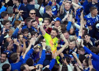 Mitten unter den Fans: HSV-Torwart Daniel Heuer Fernandes