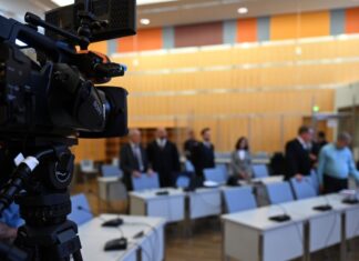 Weil sie für China spioniert haben sollen, müssen sich drei Deutsche vor dem Düsseldorfer Oberlandesgericht verantworten. 
