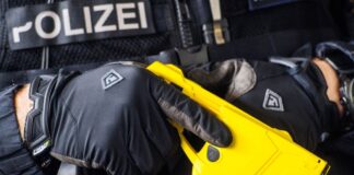 Bei dem Einsatz eines Elektroschockers ist ein Mann lebensgefährlich verletzt worden. (Symbolbild)