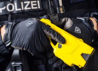 Bei dem Einsatz eines Elektroschockers ist ein Mann lebensgefährlich verletzt worden. (Symbolbild)