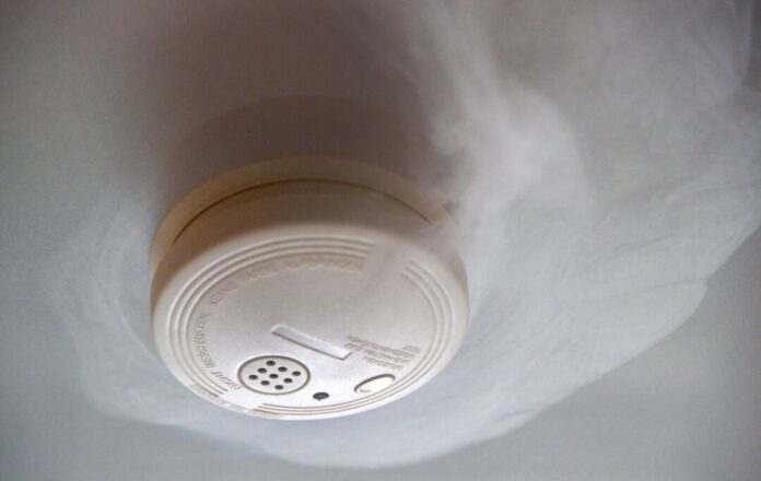 Falscher Alarm: Ein Rauchmelder entpuppt sich als Wecker. (Symbolbild)