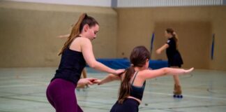 Die Kinder und Jugendlichen trainieren fleißig, um sich auf die Aufführung vorzubereiten. Foto: privat