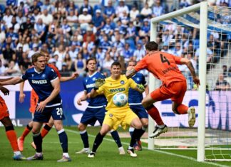 Spannung am letzten Spieltag zwischen Karlsruhe und Paderborn.