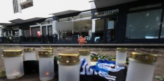 Vor der Bielefelder Bar hatten in der Nacht auch Fußballfans den Aufstieg ihrer Mannschaft gefeiert. 