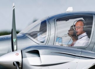 Friedrich Merz ist leidenschaftlicher Hobbypilot. (Archivbild)