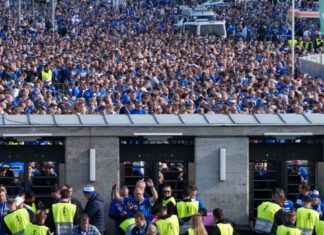 Die Probleme beim Einlass der Bielefeld-Fans werden aufgearbeitet, kündigte der Berliner Senat an. 