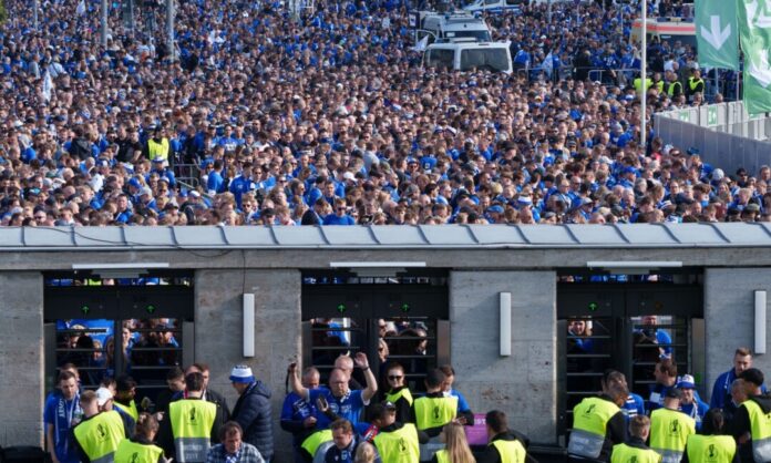 Arminia Bielefeld - VfB Stuttgart Die Probleme beim Einlass der Bielefeld-Fans werden aufgearbeitet, kündigte der Berliner Senat an.