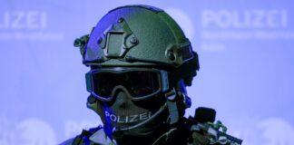  In Solingen rückte ein SEK wegen eines auffälligen Geruchs zu einem Wohnhaus aus.