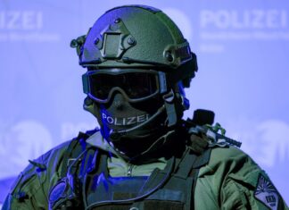 In Solingen rückte ein SEK wegen eines auffälligen Geruchs zu einem Wohnhaus aus.
