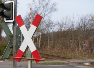 Die Rettungskräfte konnten nur noch den Tod des Radfahrers feststellen. (Symbolbild)