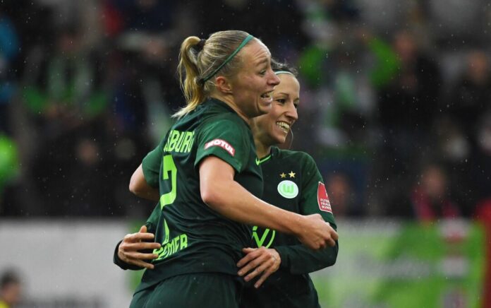 Pauline Bremer (l) spielt kommende Saison beim 1. FC Köln. 
