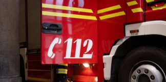 Die Feuerwehr konnte ein Übergreifen der Flammen auf andere Wohnungen verhindern. (Symbolbild)