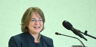 Cornelia Richter lehrt bislang an der Universität Bonn.