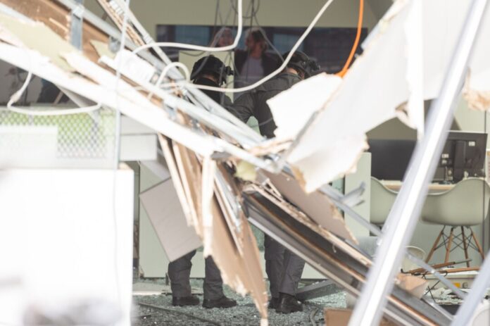 Fünf Festnahmen meldet die Generalstaatsanwaltschaft nach einem Einsatz gegen mutmaßliche Geldautomatensprenger in den Niederlanden. (Symbolbild)