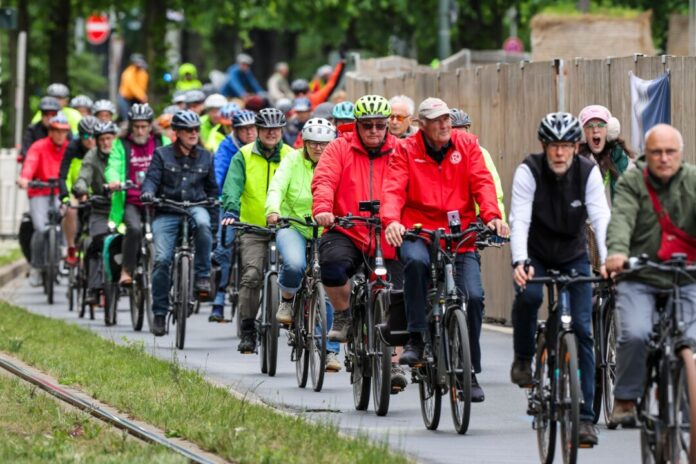 Die Teilnehmerinnen und Teilnehmer fordern bessere Radwege.