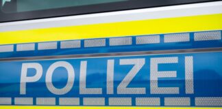 Drei Beteiligte im Alter von 23, 28 und 38 Jahren sind laut Polizei vorläufig festgenommen worden. (Symbolbild)