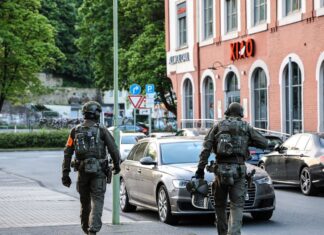 Eine Razzia gegen mutmaßliche Drogen- und Waffenhändler in vier Bundesländern hat auch ein Mehrfamilienhaus in Hagen in den Fokus genommen. 