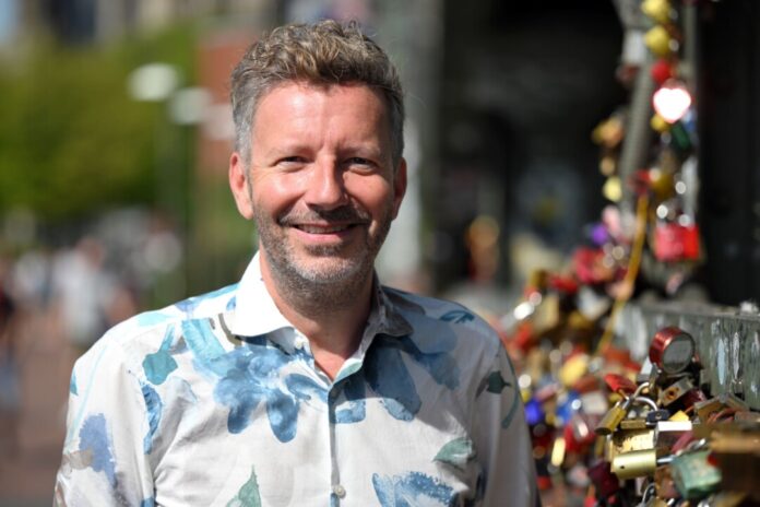 ESC-Kommentator Thorsten Schorn ESC-Kommentator Thorsten Schorn hält Deutschland ESC-Beitrag «Baller» für sehr modern.