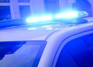 Ein 13-Jähriger soll andere Kinder auf einer Klassenfahrt in Friesland geschlagen haben. (Symbolbild)