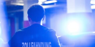 Die Zollfahndung Berlin hat am Morgen zahlreiche Wohnungen und andere Räume wegen des Schmuggelns von Shishatabak durchsucht. (Symbolfoto) 