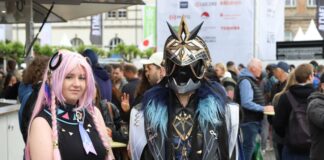 Viele der Besucher tragen bunte Kostüme aus Animes und Mangas.